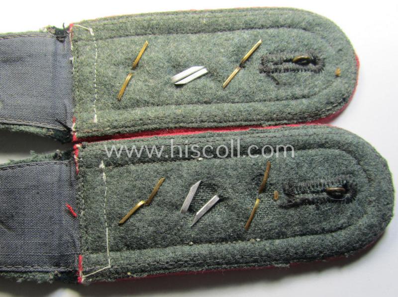 Superb - and fully matching! - pair of WH (Heeres), early-war period- (ie. 'M36 o. M40'-pattern) 'cyphered' NCO-type shoulderstraps as was intended for an: 'Oberfeldwebel eines Panzerjäger-Abts. o. Rgts.'
