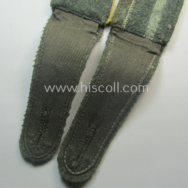 Pair of WH (Heeres) EM-type (ie. 'M40- o. M43'-pattern) shoulderstraps as was intended for usage by a: 'Soldat eines Nachrichten-Abtlgs. o. Rgts.'