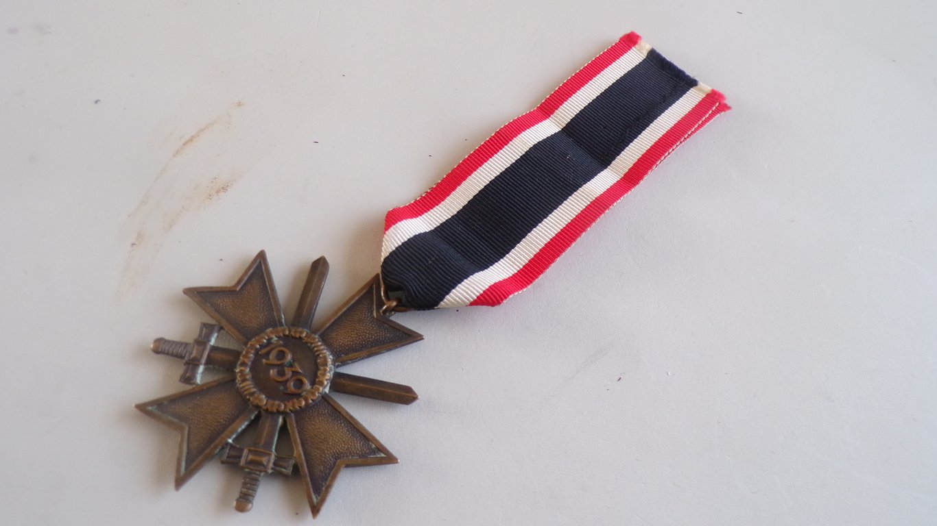 KVK 2nd Class with Swords - Maker 14