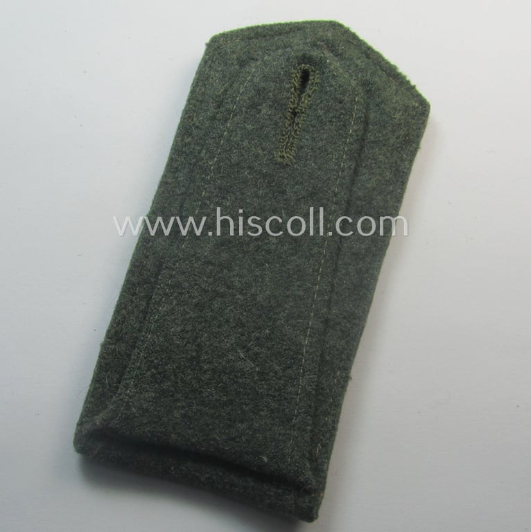 Superb - albeit regrettably single! - 'cyphered' (and I deem early-war-period), neatly hand-embroidered WH (KM) EM-type shoulderstrap: 'Soldat eines Küsten-Artillerie-Abtlgs.'