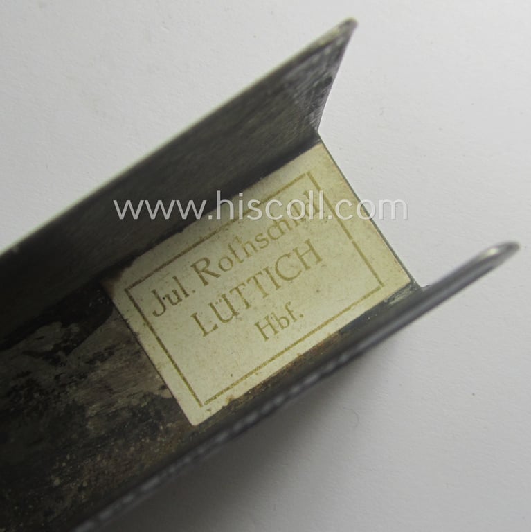 Superb - and luxuriously styled! - WWI-period (ie. 'Reichsmarine o. U-Boot'-related) 'souvenir-item' (ie. match-box holder) showing a (detailed engraved!) illustration of the (famous) U-Boot-ace and 'Pour la Mérite'-bearer: 'Kapitänleutnant Weddigen'
