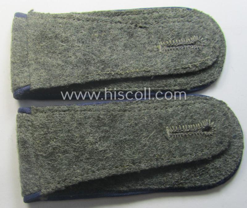 Pair of early-war-period, WH (Heeres), 'M40'- (ie. 'M41'-) pattern, EM-type shoulderstraps as was intended for a: 'Soldat eines Sanitäts-Abtlgs.'