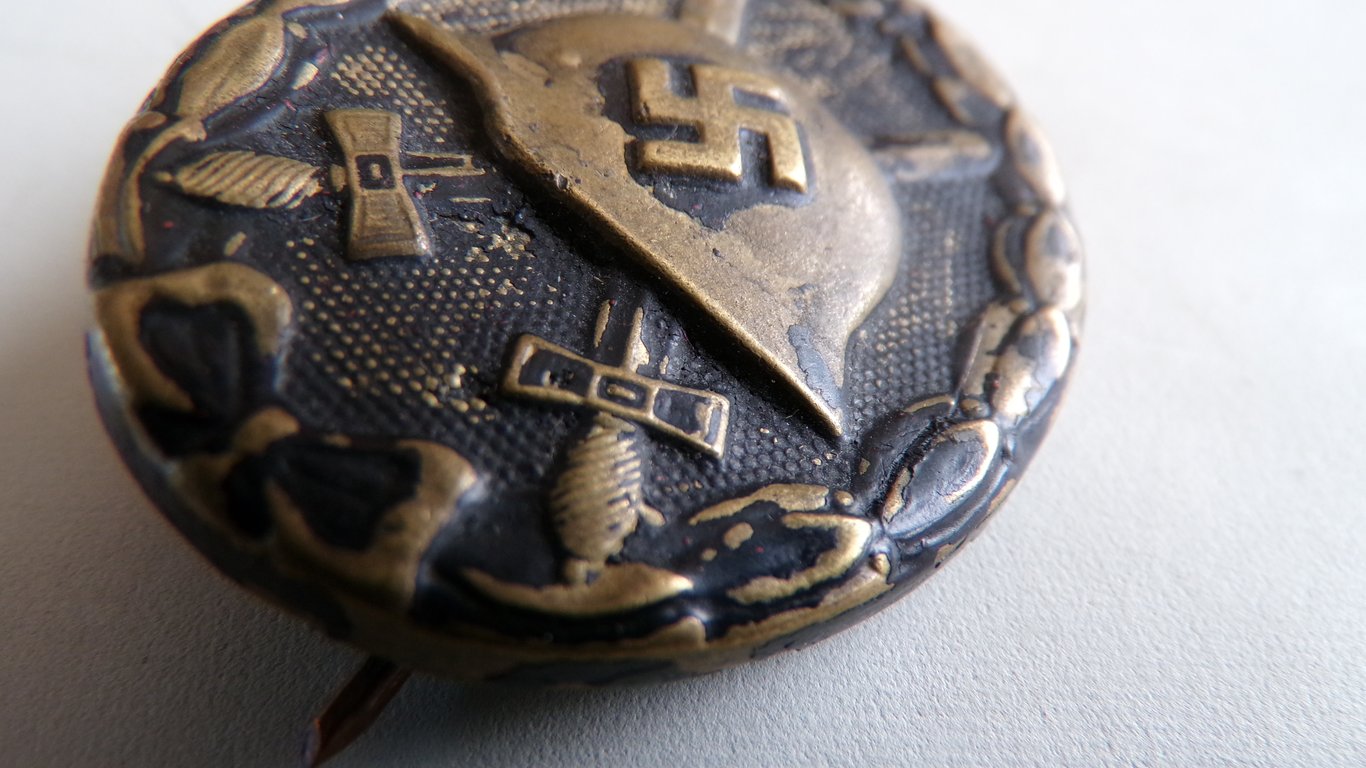 1939 Wound Badge in Black – 'Brass Core'