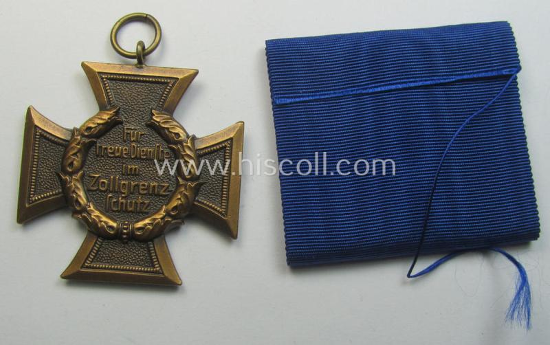 'Zollgrenzschütz-Ehrenzeichen' (or: customs loyal-service medal) that comes together with its full-length ribbon (ie. 'Bandabschnitt') and that comes stored in its repaired etui
