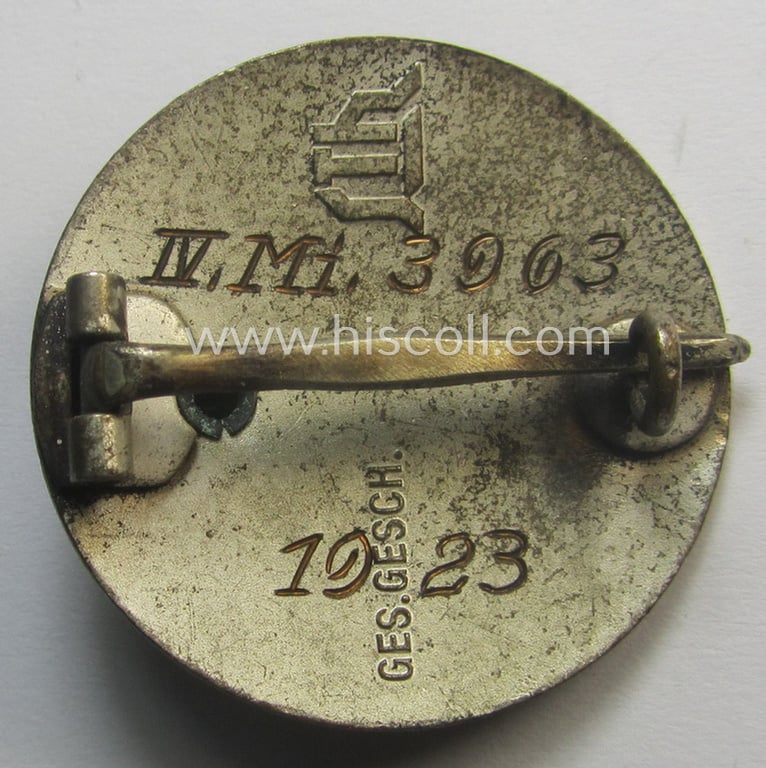 Enamelled lapel-pin: 'Der Stahlhelm' - Bund der Frontsoldaten (Sta) - Eintrittsabzeichen 1923' being a period-engraved example that comes in an overall very nicely preserved condition