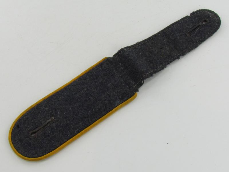 Single Luftwaffe EM shoulder board