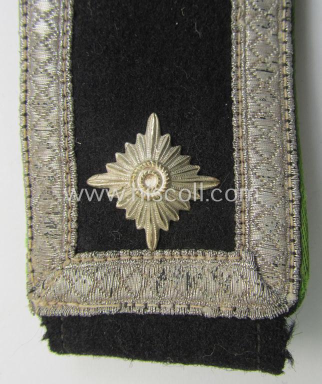 Superb - albeit regrettably single! - Waffen-SS, NCO-type shoulderstrap as piped in the bright-green-coloured branchcolour as was intended for usage by an: 'SS-Oberscharführer' who served within the: 'SS-Panzer-Grenadier-Truppen'