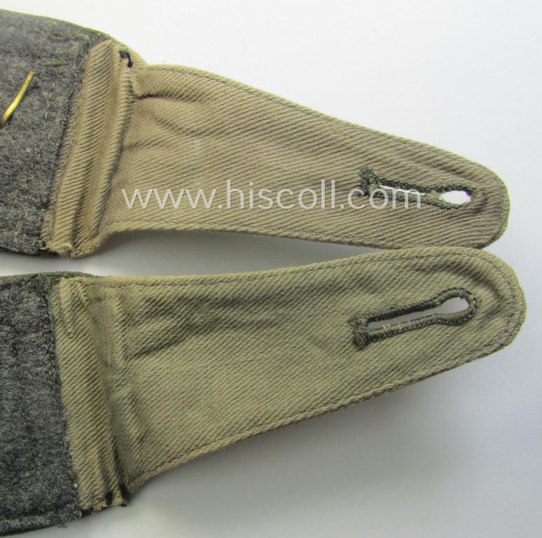 Pair of neatly 'cyphered'- (and pre-war-period!) WH (Kriegs- o. Reichsmarine) NCO-type shoulderstraps as constructed from HBT-material as intended for an: 'Oberfwbl. eines Küsten-Artillerie-Abtgs.'