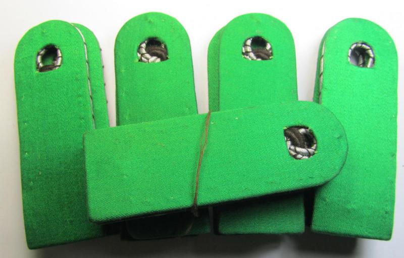 Superb - and fully matching! - WWII-period, 'Polizei'-related NCO-type shoulderboard-pair as was intended usage by a: 'Meister der Schutzpolizei' (being a pair that comes in a 'virtually mint- ie. unissued', condition)