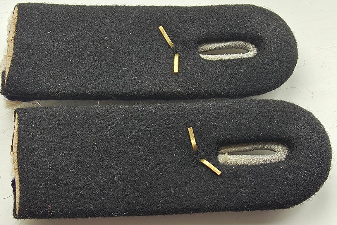 IWaffen-SS Haupsturmführer (captain) Medical shoulder boards