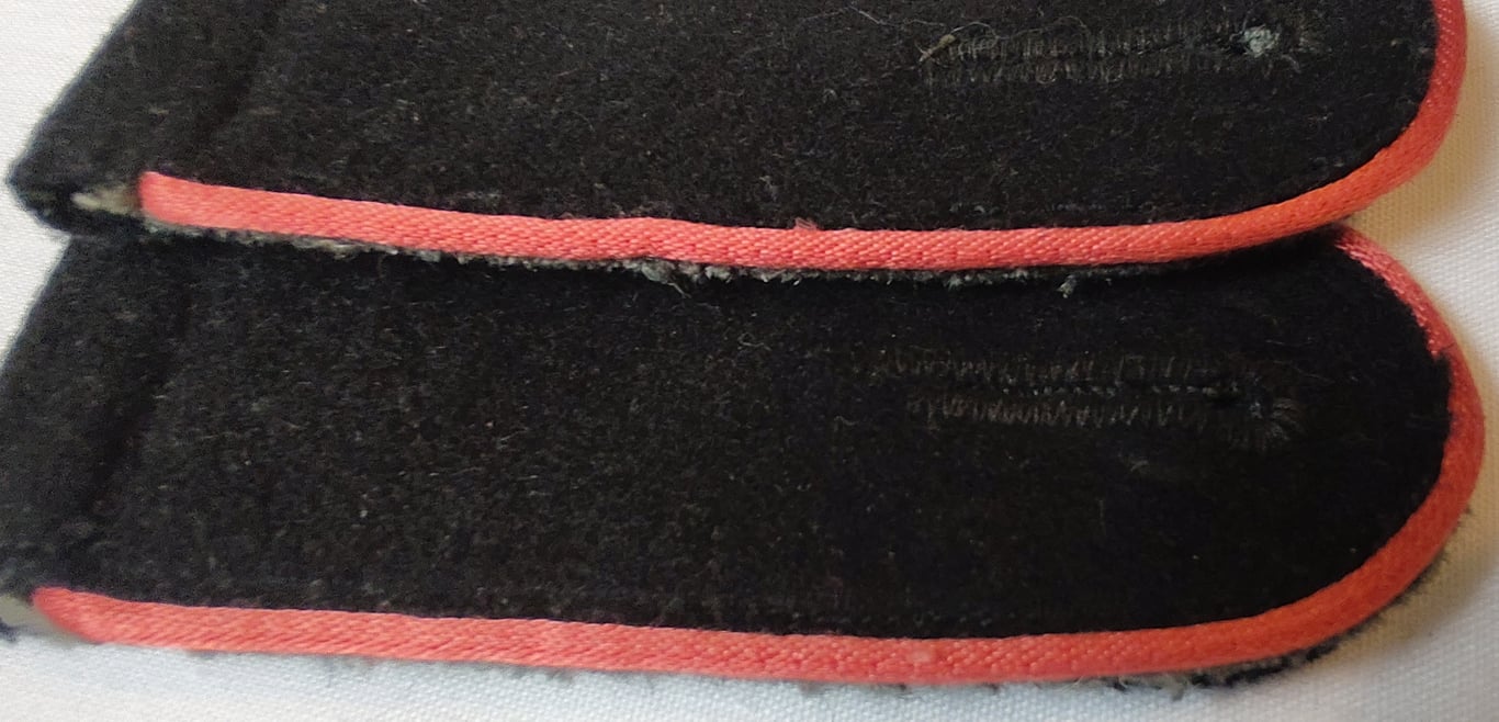 Waffen-SS Panzer pair of matching shoulder straps to an SS-Mann