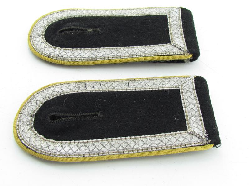 Waffen-SS Signals unit ‘Nachrichten’ shoulder boards for SS-Unterscharführer
