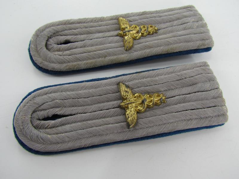 Wehrmacht Administrative  Zahlmeister's Shoulder Boards