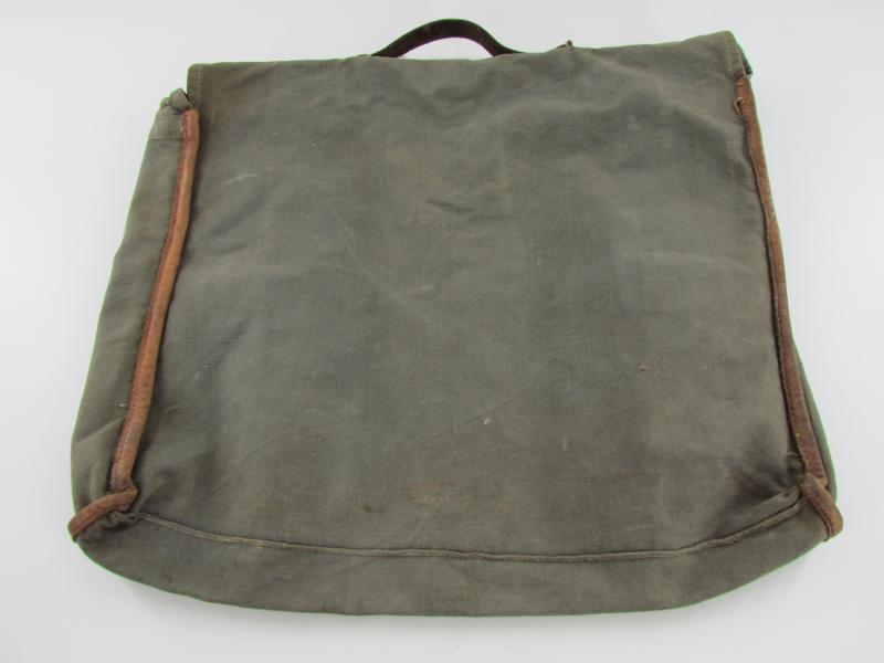 Early German Bekleidungstasche 31