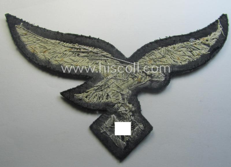 Stunning - very decorative and truly scarcely encountered! - neatly hand-embroidered, WH (Luftwaffe)-related specific 'Umhang' (= cape) officers-pattern eagle (ie. 'Adler für Umhang für Offiziere der Luftwaffe')
