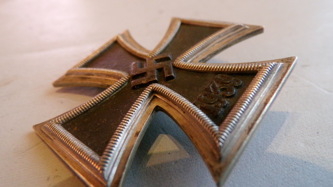 Iron Cross 1939 1st Class "20"