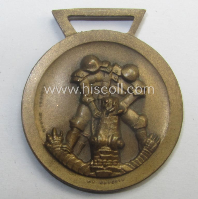 Golden-bronze-coloured (and 'Buntmetall'-based!) example of a: 'Deutsch-Italienische Feldzugsmedaille' (or: German-Italian campaign-medal) that came together with its (full length- and 'virtually mint- ie. unissued') piece of original ribbon