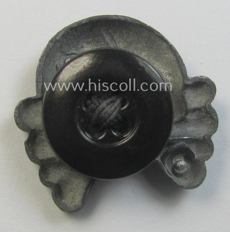 Unusual - albeit regrettably single! - mid- (ie. later-war-) period, 'standard-issue'-pattern WH (Heeres) zinc-based skull-device ('Totenköpf für Kragenspiegel') as intended for usage on (amongst others) the 'Panzer'-collar-tabs