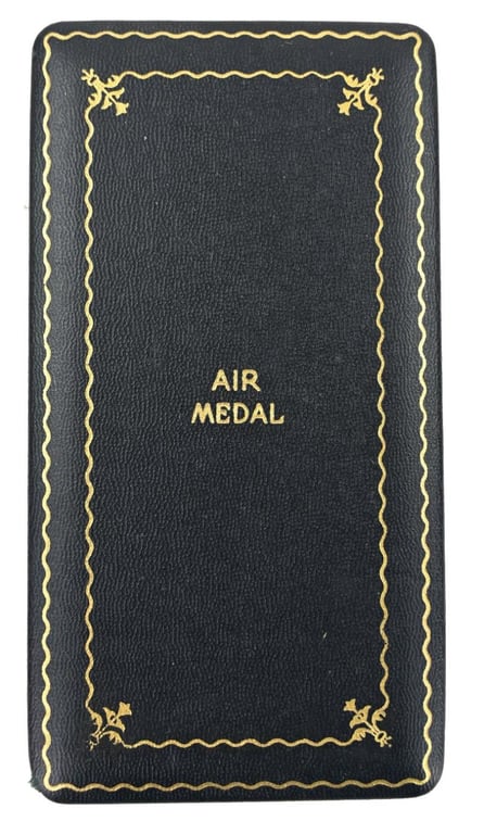 US WW2 Air Medal in Case