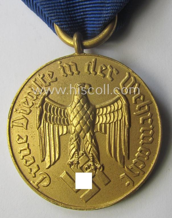 WH (Heeres o. KM) bright golden-toned 'WH-DA der 3. Klasse für 12 Jahre Dienstzeit' that comes mounted onto its ribbon (ie. 'Bandabschnitt') having a golden-toned eagle-device attached and that comes with its accompanying 'Feld- o. Bandspange'