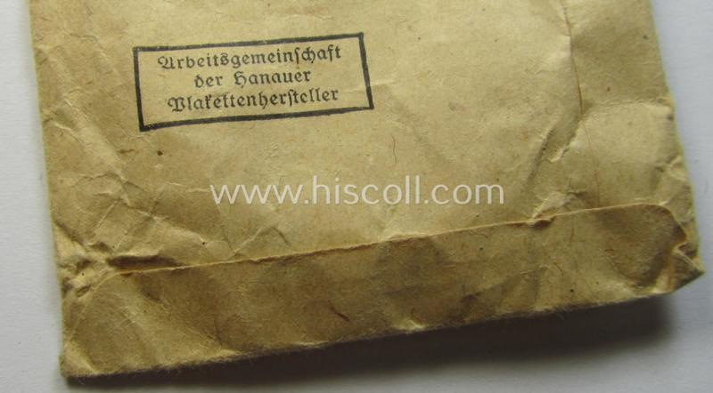 Maker- (ie. '24'-) marked 'Eisernes Kreuz II. Klasse' in pouch by the: 'AG der Hanauer Plakettenhersteller'
