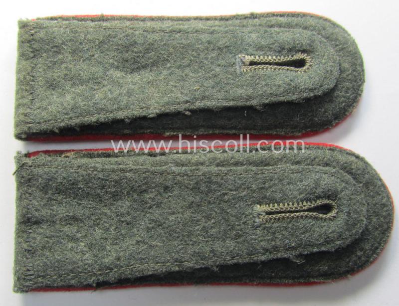 Pair of WH (Heeres) EM-type shoulderstraps: 'Soldat eines (Sturm)Art.-Abtgs. o. Rgts.'