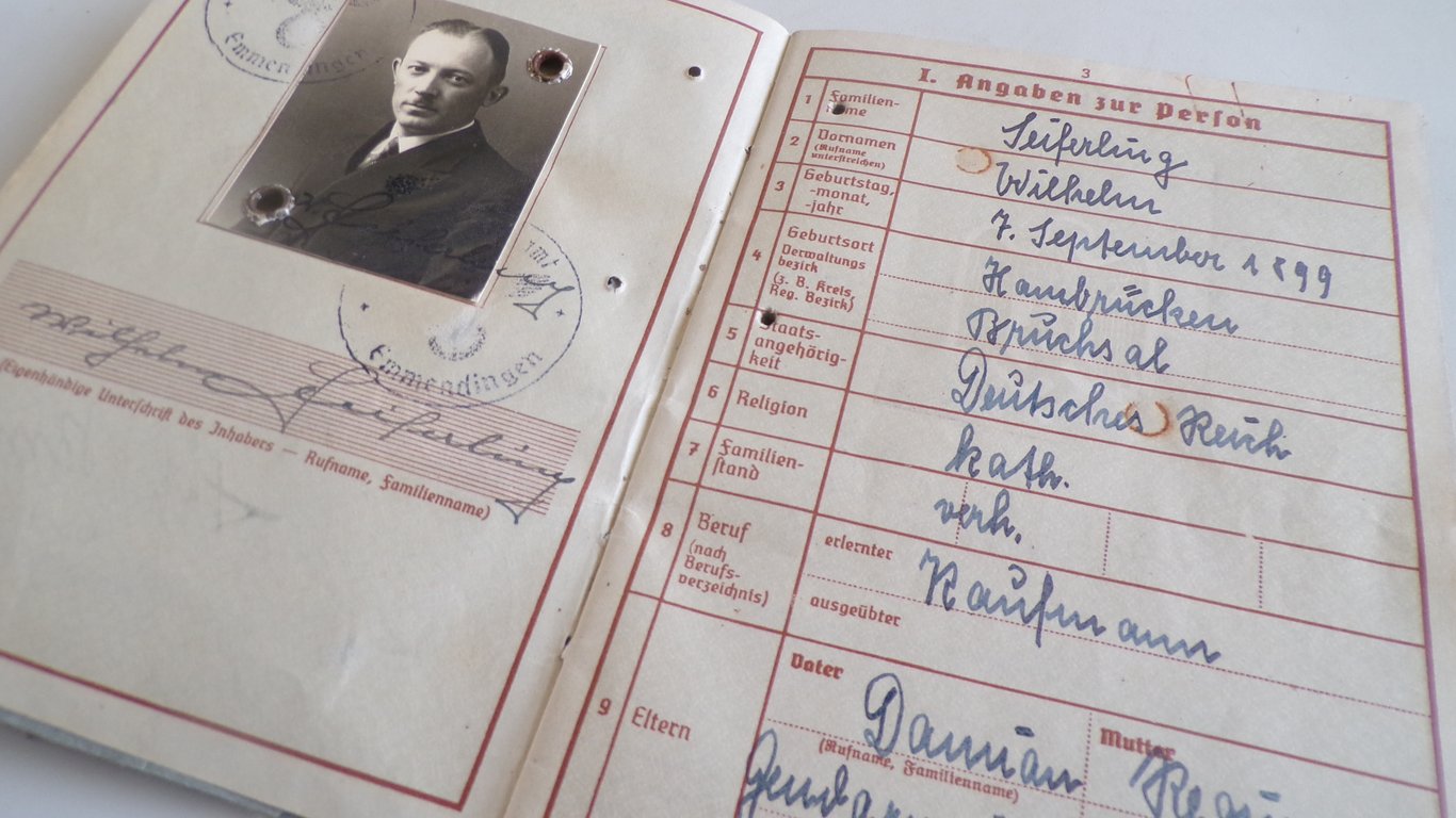 large grouping of a WWI and WWII veteran 1/2