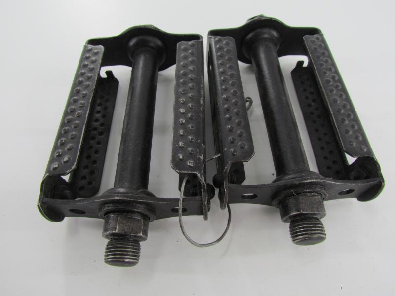 German 'Truppenfahrrad' bicycle Pedals