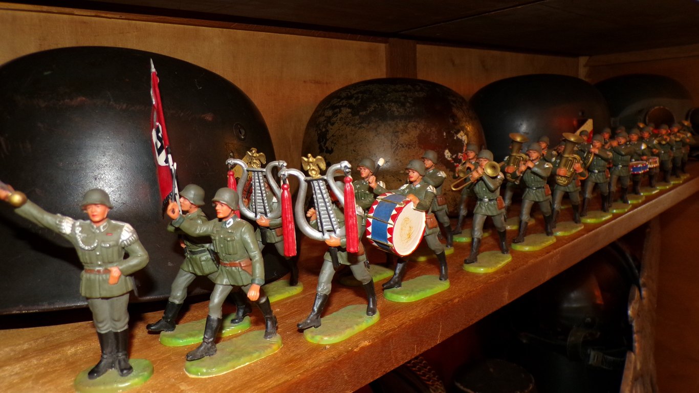 Exceptional 27-Piece Elastolin WWII Whermacht Band