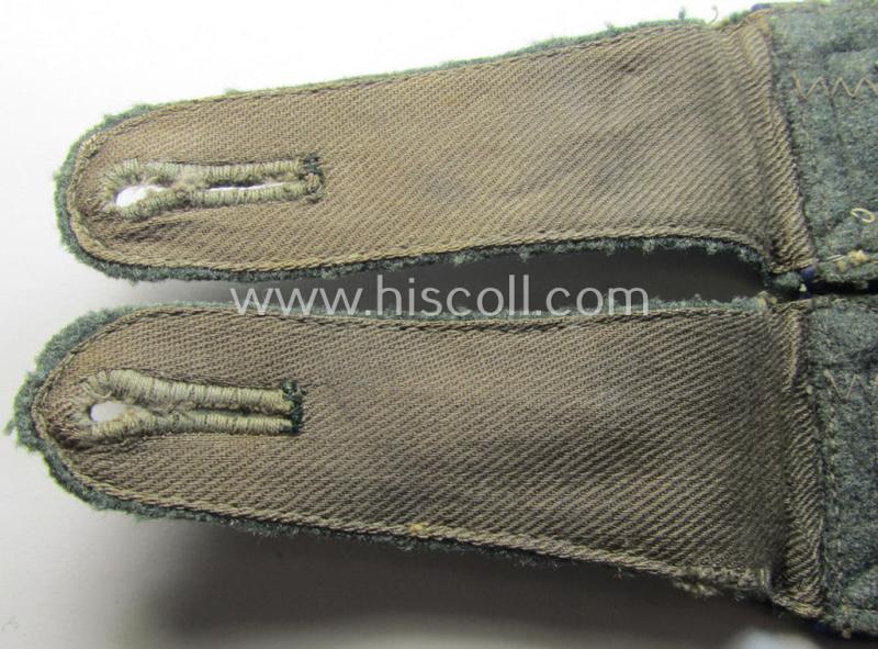 Pair of WH (Heeres) so-called: 'M40 o. M43'-pattern, NCO-type shoulderstraps: 'Oberfeldwebel einer Sanitäts-Abtlgs.'
