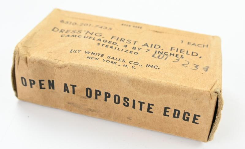 US Vietnam Era First Aid Field Dressing Kit
