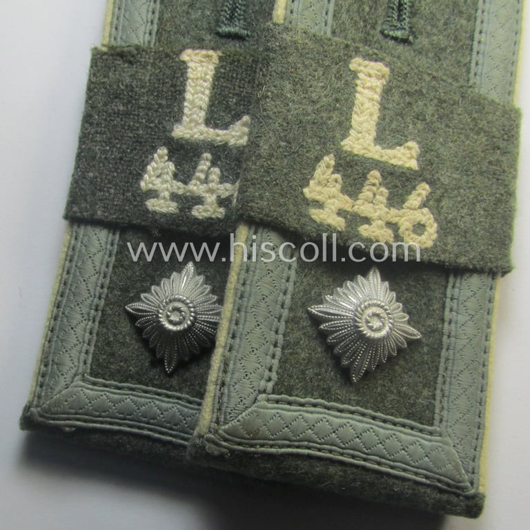 Superb, pair of WH (Heeres) infantry-related NCO-type shoulderstraps (that came with its accompanying 'Überschube'-pair!) as intended for a: 'Feldwebel des Landesschützen-Bataillons 446'