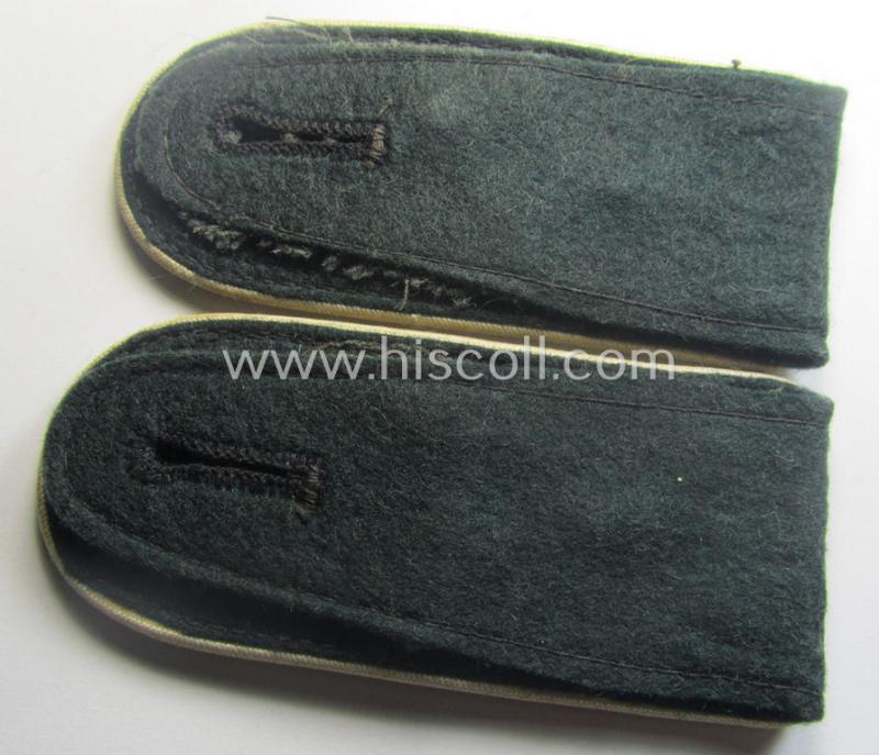 Pair of neatly 'cyphered', so-called: 'M40'-pattern', WH (Heeres) NCO-type shoulderstraps as was specifically intended for an: 'Unterfeldwebel des Maschinengewehr-Abtgs. 7'