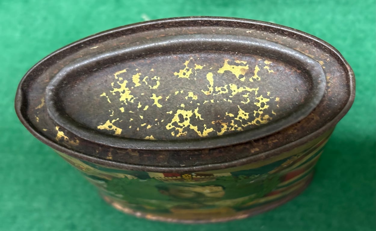 1914 British Grocers Federation Christmas Tin