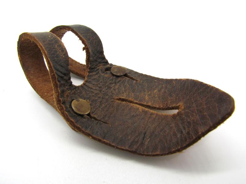 Wehrmacht binoculars Leather Anti-Movement Flap