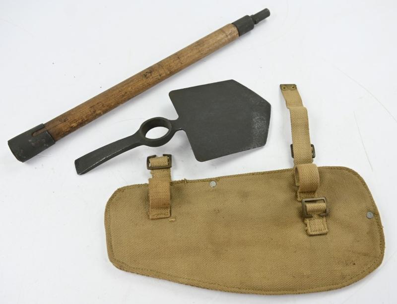 British WW2 Entrenching Tool in Pouch 1941