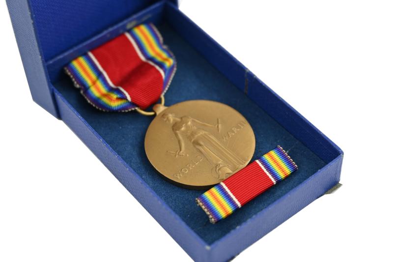 US WW2 Victory Medal in Case