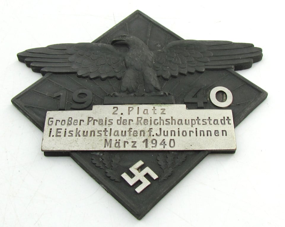 Plaque "Grosser Prize der Reichshauptstadt im Eiskunstlaufen für Juniorinnen, March 1940"in case