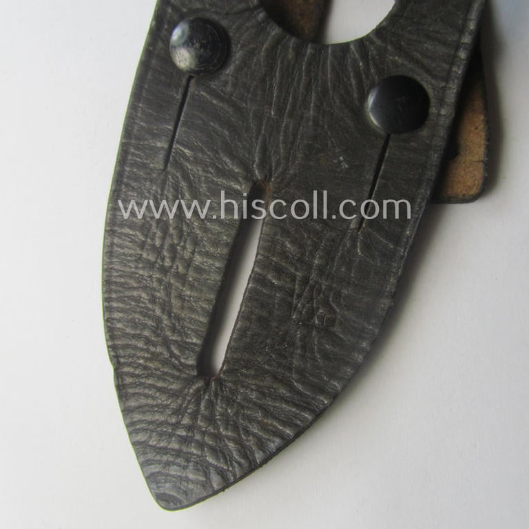 'Standard-issue'-pattern, WH binoculars (ie. 'Dienstglas 6 x 30 o. 10 x 50') so-called: 'anti-movement flap' (or: 'Tragelasche für Dienstgläser') as was executed in darker-brown-coloured leather that comes in an issued- ie. used-, condition