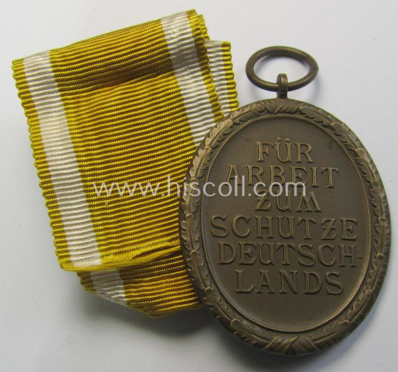 Medal-set: 'Deutsches Schutzwall Ehrenzeichen' (aka: 'Westwall'-medal) being a non-maker-marked- and/or: 'Buntmetall'-based specimen that comes together with its period- (and neatly folded ie. pre-confectioned) ribbon (ie. 'Bandabschnitt')