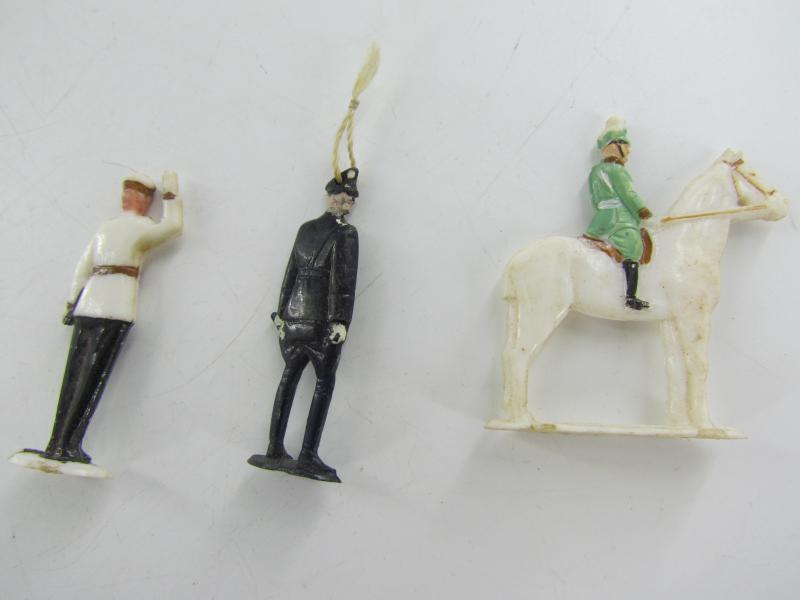 Small lot of WHW 'Tag der deutschen Polizei' Figures