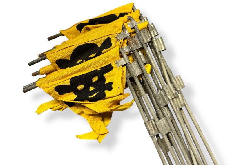 Gas warning flags in carrying bag -1939-