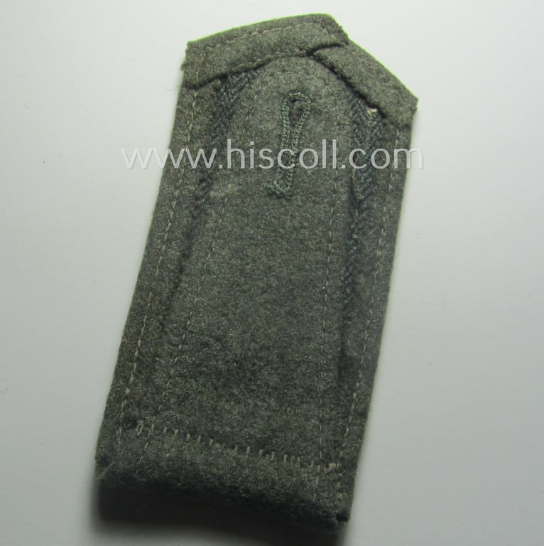 Single, 'cyphered' (and I deem early-war-period), WH (KM) NCO-type shoulderstrap: 'Unterfeldwebel eines Küsten-Artillerie-Abtlgs.'