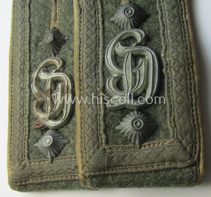 Pair of WH (Heeres) NCO-type, neatly 'cyphered' shoulderstraps: 'Ofwbl. einer Infanterie-Abtlgs.' within the famous 'GD'-division