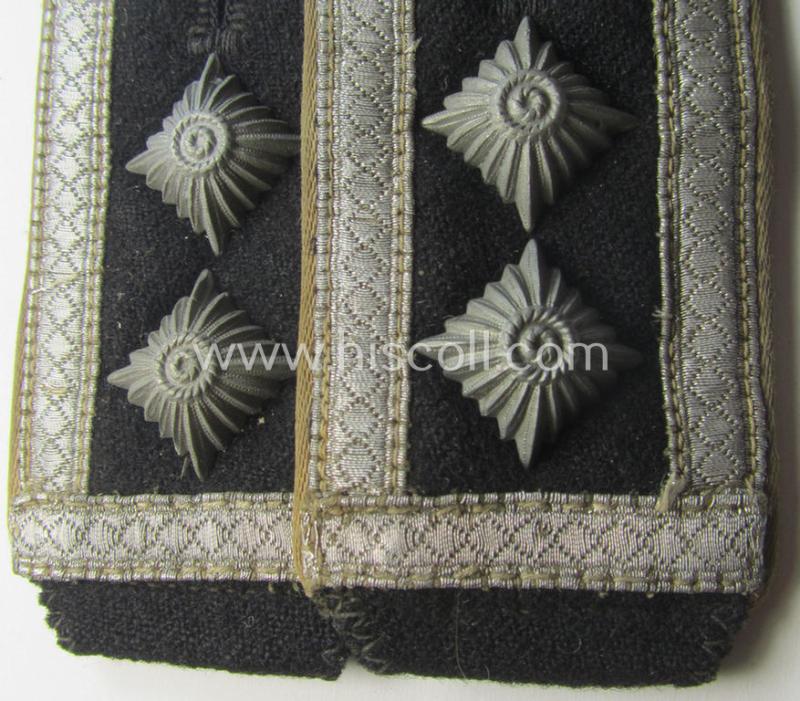 Pair of Waffen-SS NCO-type shoulderstraps as was intended for usage by a: 'Hauptscharführer' who served within the: 'Waffen-SS Infanterie-Truppen'