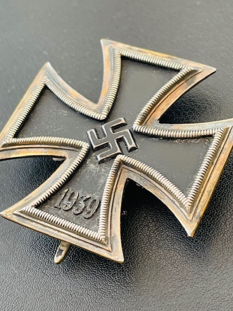 WWII GERMAN 1939 IRON CROSS 1ST CLASS BY RUDOLF WACHTLER