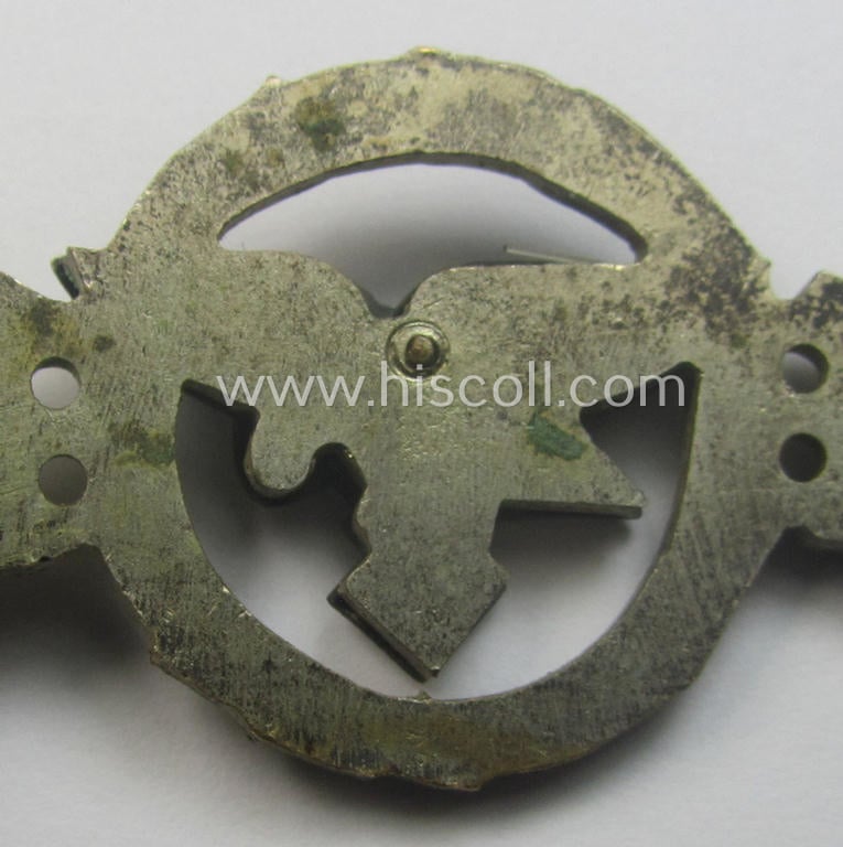 Tombak- (ie. 'Buntmetall'-) based- and/or (typical) non-maker-marked example of a WH (Luftwaffe) 'Frontflugspange für Transport- u. Luftlandeflieger in Silber' as presumably produced by the: 'C.E. Juncker'-company