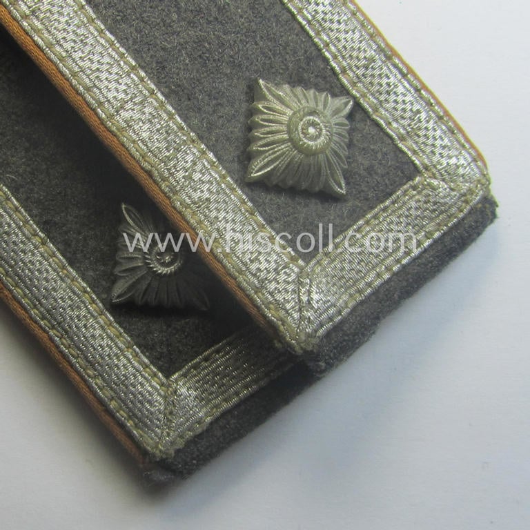 Pair of WH (Luftwaffe) NCO-type shoulderstraps: 'Feldwebel der LW-Nachrichten-Trpn.'