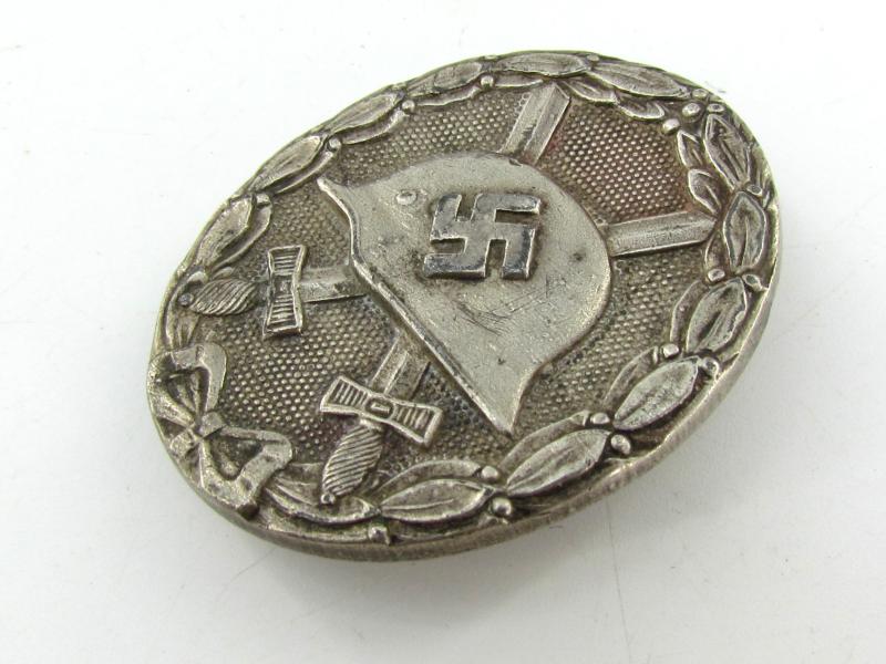 Woundbadge in Silver (VWA Silver) – maker “65”