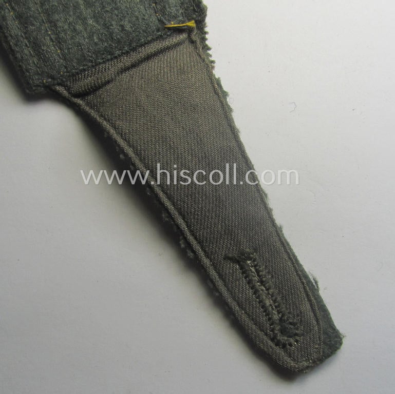 Single, 'cyphered'- (and I deem early- ie. mid-war-period) WH (Kriegsmarine) NCO-type shoulderstrap as was intended for usage by an: 'Unteroffizier eines Küsten-Artillerie-Rgts.'